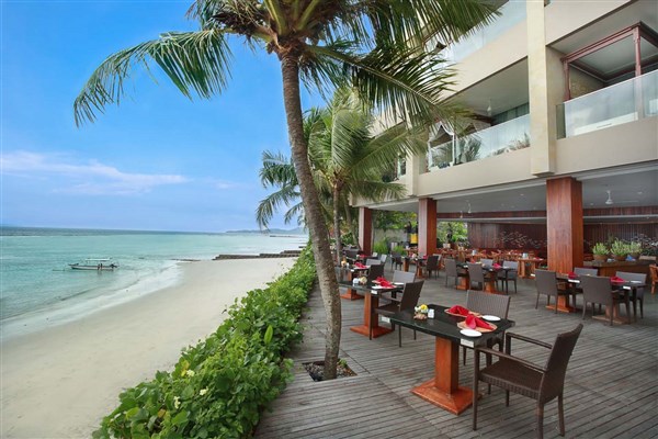 Restaurace u oceánu | Candi Beach Resort & Spa