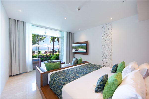 Ložnice s výhledem na oceán pokoje Junior Suite Ocean View | Candi Beach Resort & Spa