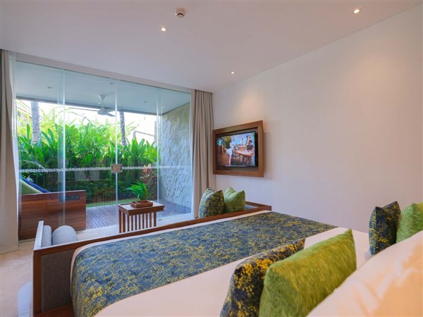 Ložnice s výhledem do zahrady pokoje Junior Suite Garden View | Candi Beach Resort & Spa