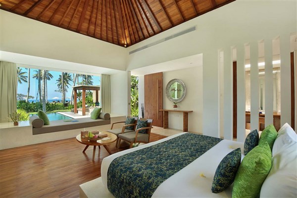 Ložnice s výhledem na bazén pokoje Luxury Pool Villa | Candi Beach Resort & Spa