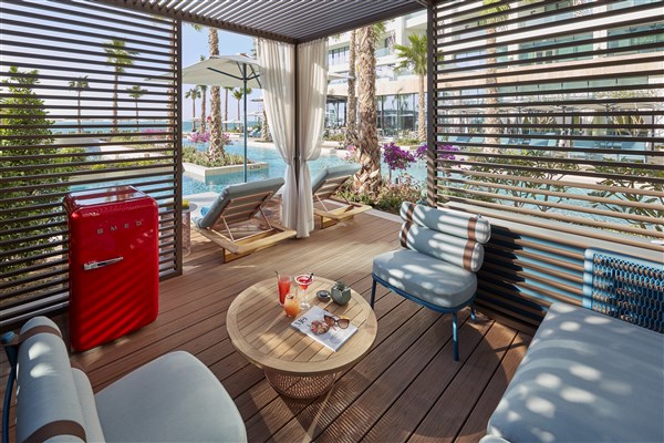 Mandarin Oriental Jumeira Dubaipergola s posezením a ledničkou | Mandarin Oriental Jumeira, Dubai