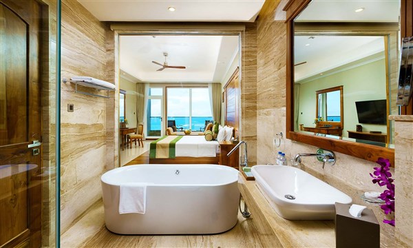 Koupelna v pokoji deluxe | Araliya Beach Resort