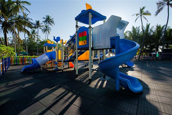 Dětské hřiště se skluzavkou | Araliya Beach Resort