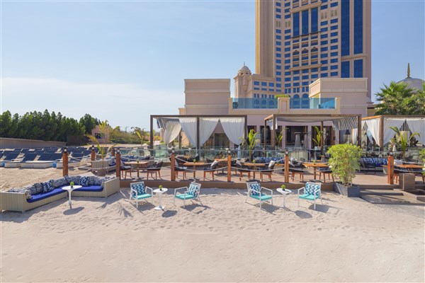 Rixos Marina Abu Dhabi bar na pláži | Rixos Marina Abu Dhabi