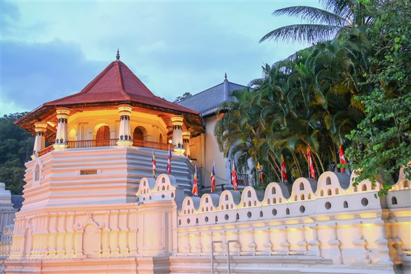 Chrám v kandy | Velký okruh Srí Lankou + pobyt na Maledivách