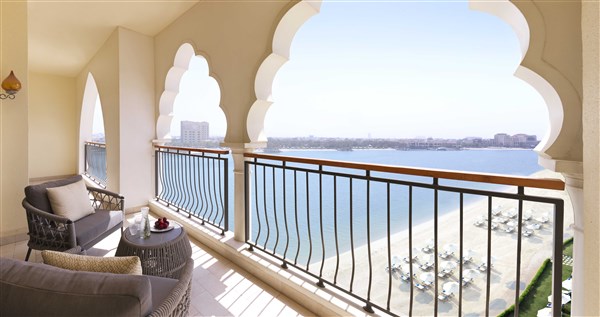 The Ritz-Carlton Abu Dhabi, Grand Canal
